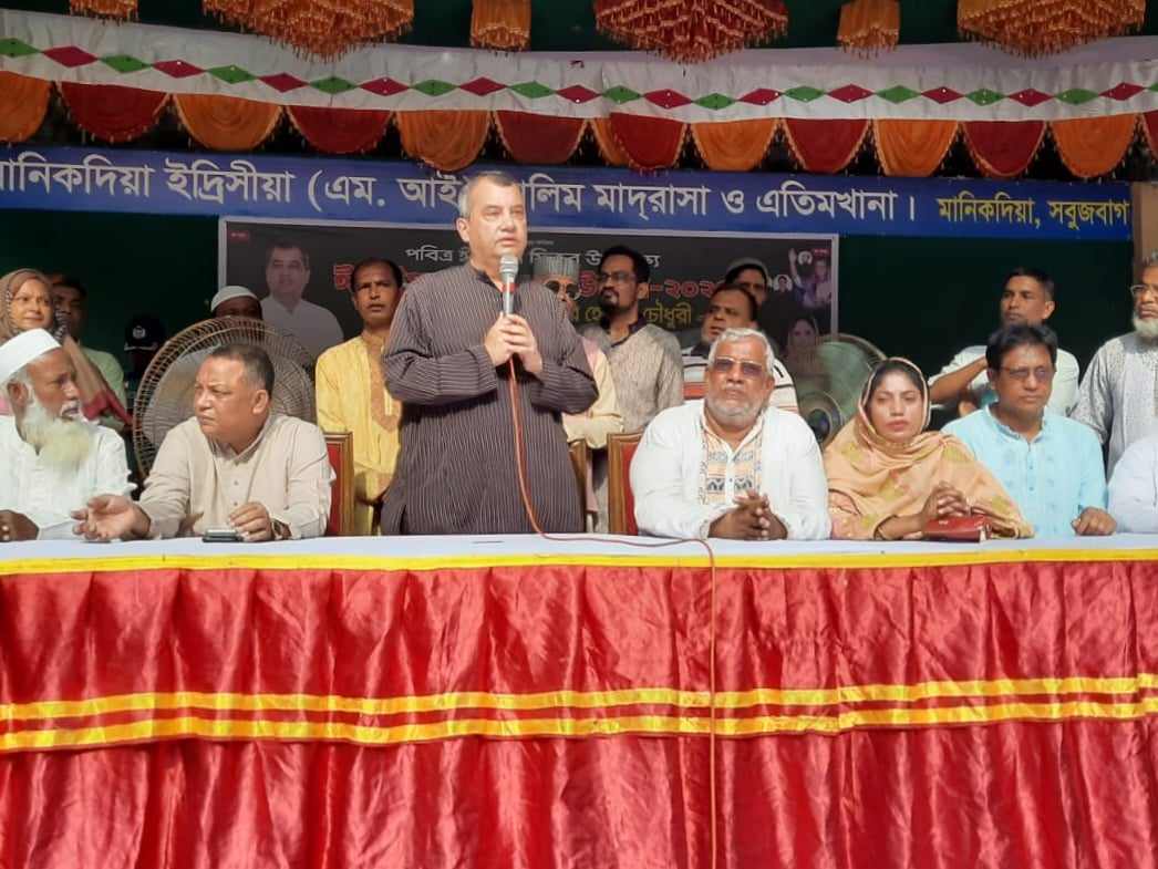 Environment Minister distributed clothes among 2200 families