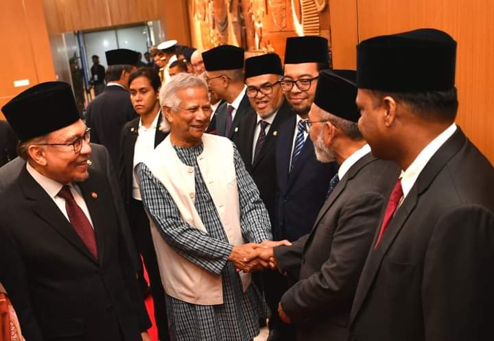 The Prime Minister of Malaysia has arrived in Dhaka